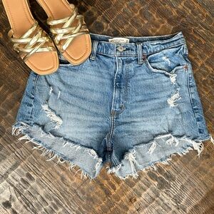 EUC Abercrombie & Fitch High Rise Mom Denim Curve Love Short Size 8
